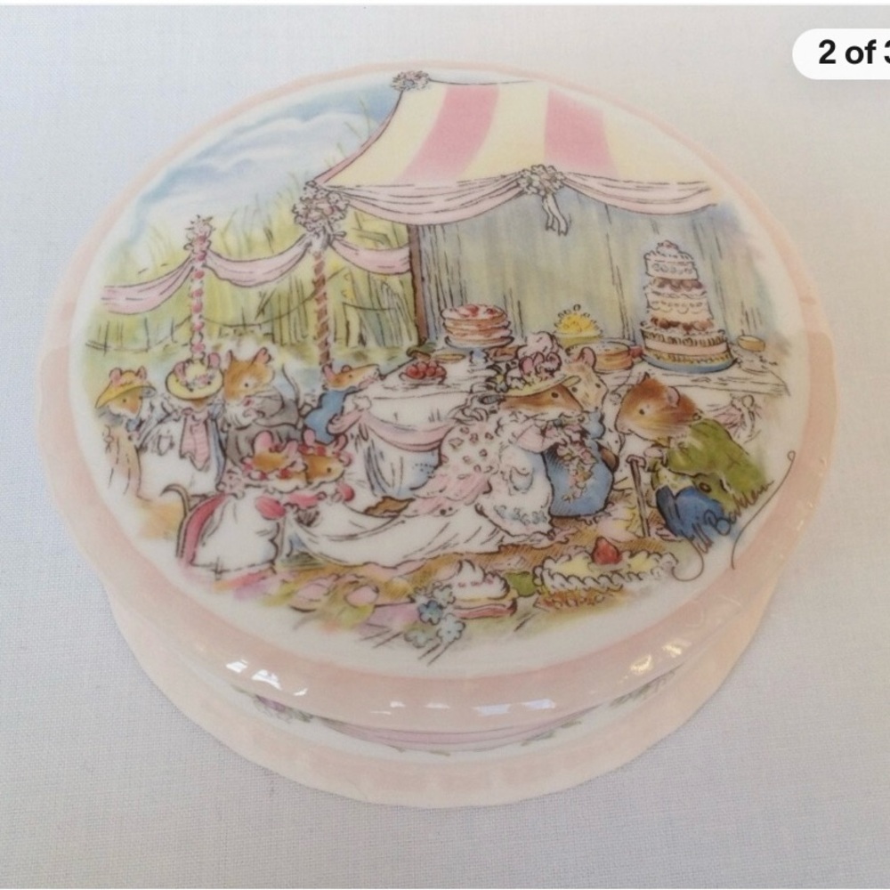 Royal Doulton Brambly Hedge
Wedding Trinket Box